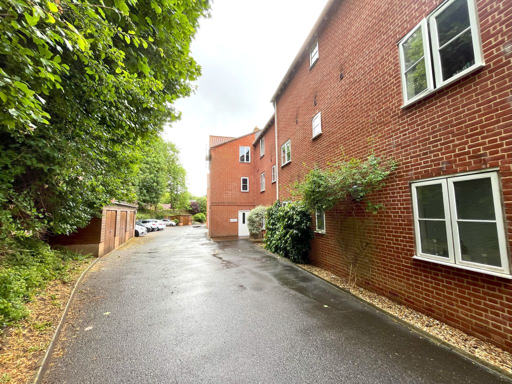 Property photo 3 of 12