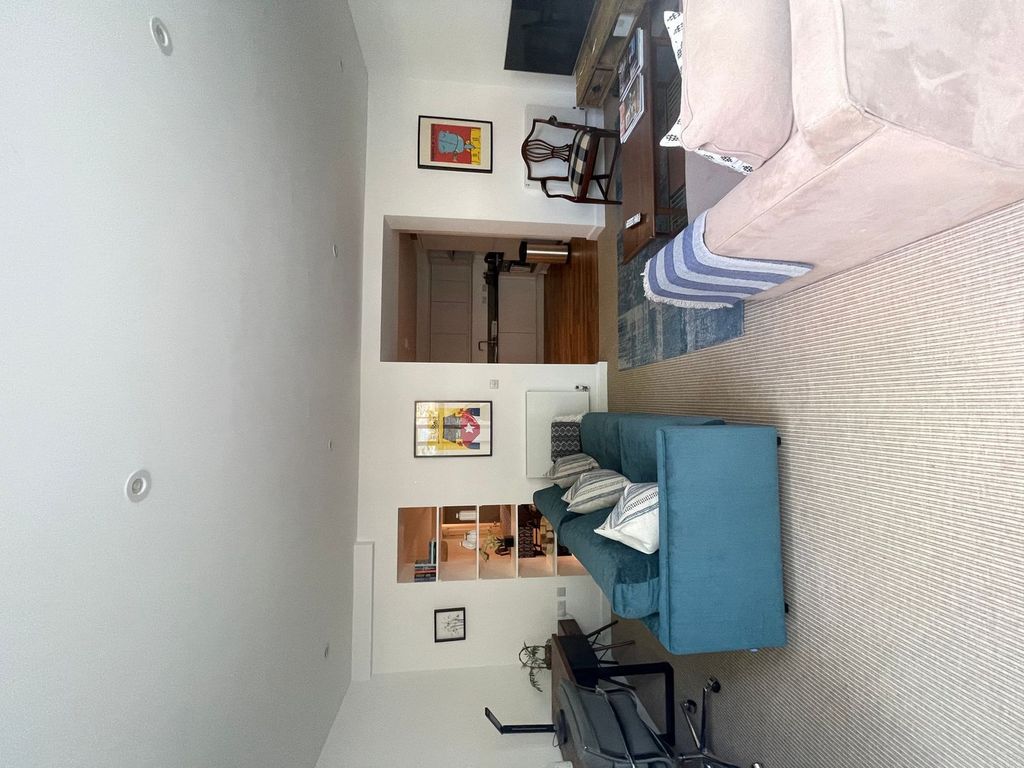 Property photo 1 of 21 Living Room