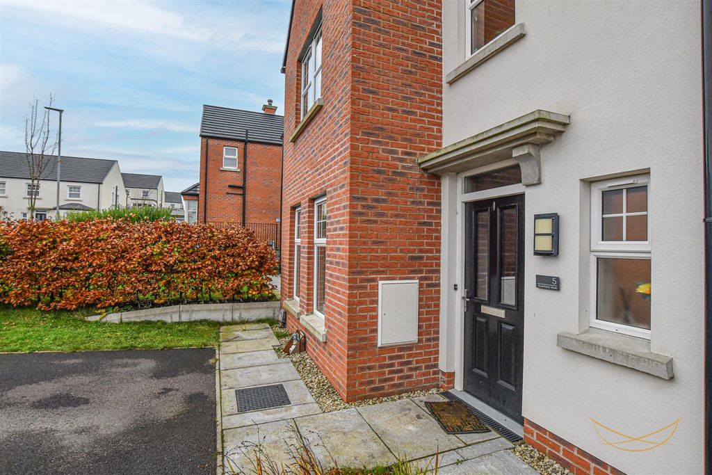 Property photo 2 of 26 Dhp-10.Jpg