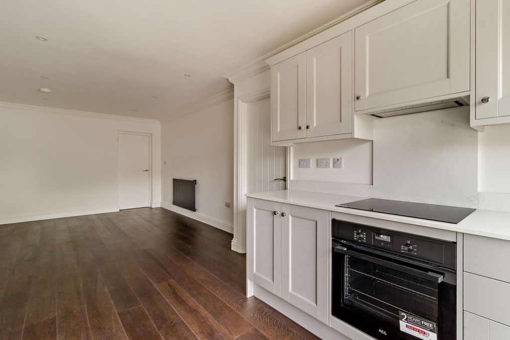 Property photo 1 of 11 8658980-Interior08-800