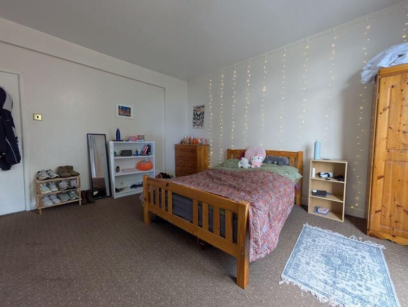 Property photo 1 of 9 Bright, Well-Presented Bedroom With A Wooden Doubl...