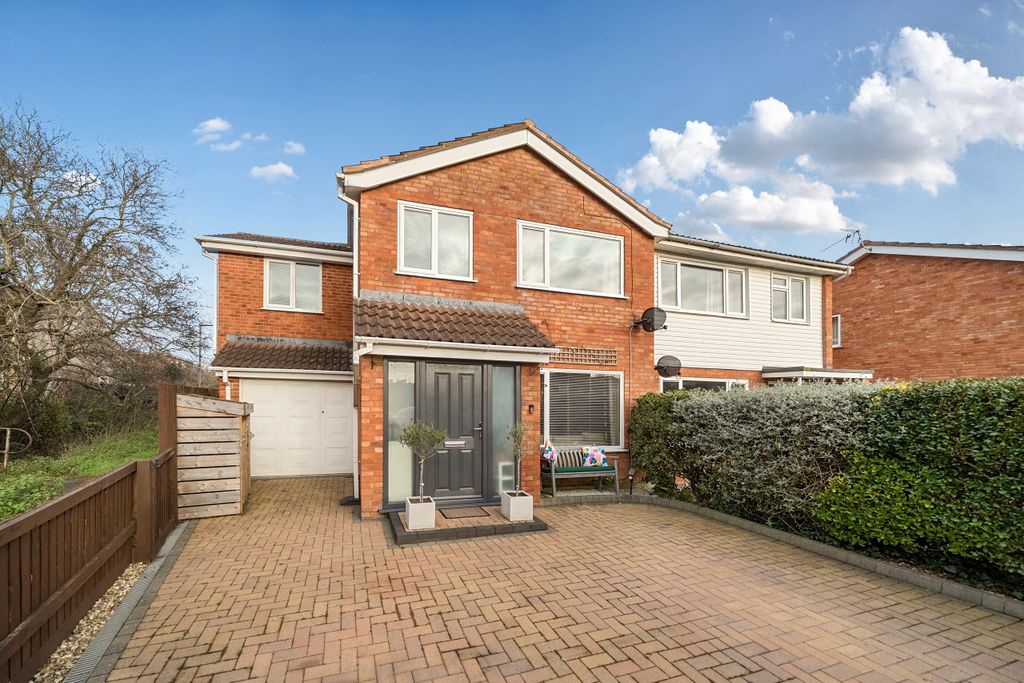 Property photo 1 of 24 .