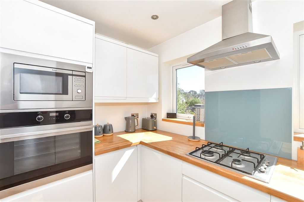 Property photo 3 of 11 Kitchen