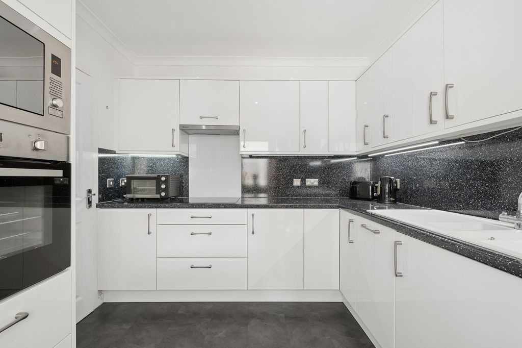 Property photo 2 of 30 Kitchen