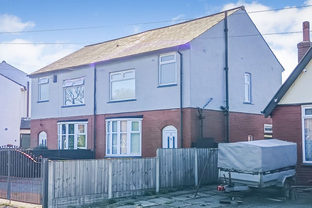 Property photo 2 of 6 4 Walnut Avenue, Wigan Wn1 3Xe