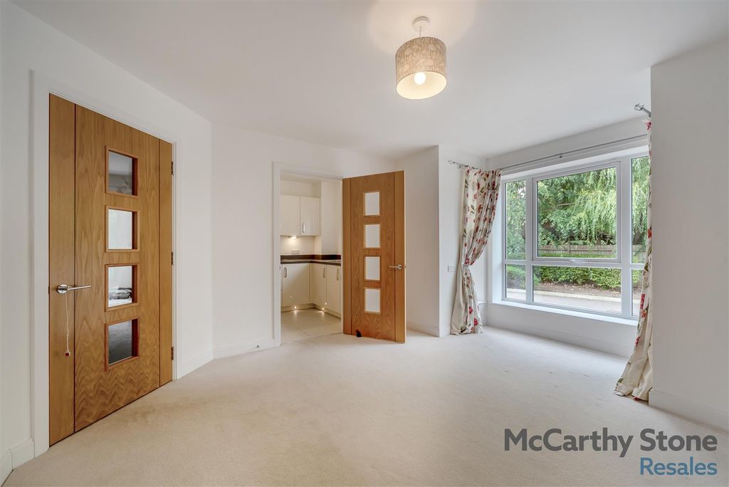 Property photo 2 of 33 8660980-Interior07.Jpg