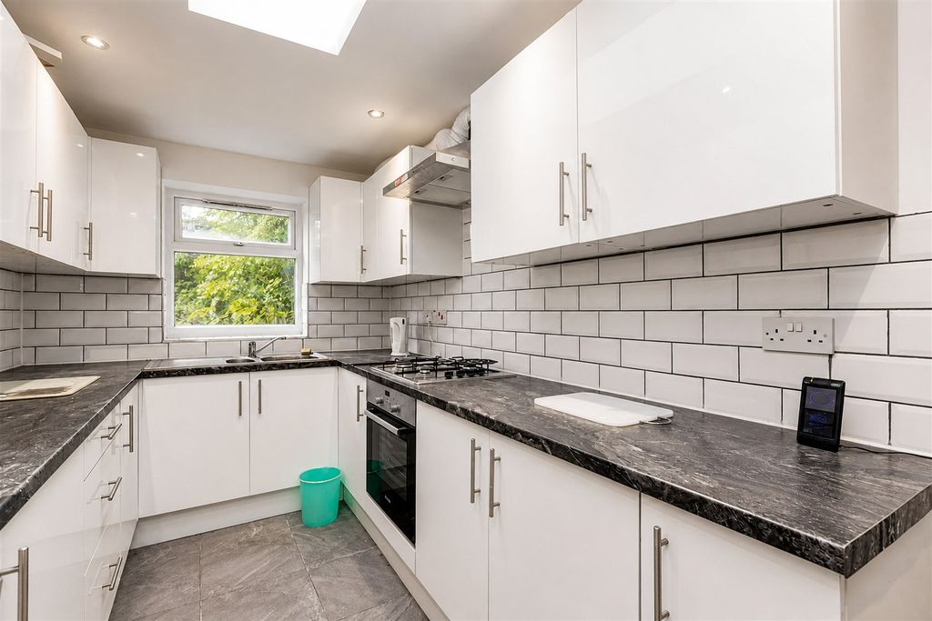 Property photo 1 of 10 Kitchen