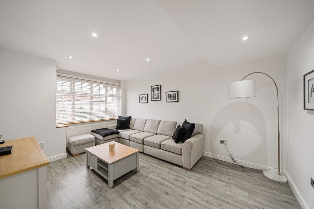 Property photo 3 of 16 3452997