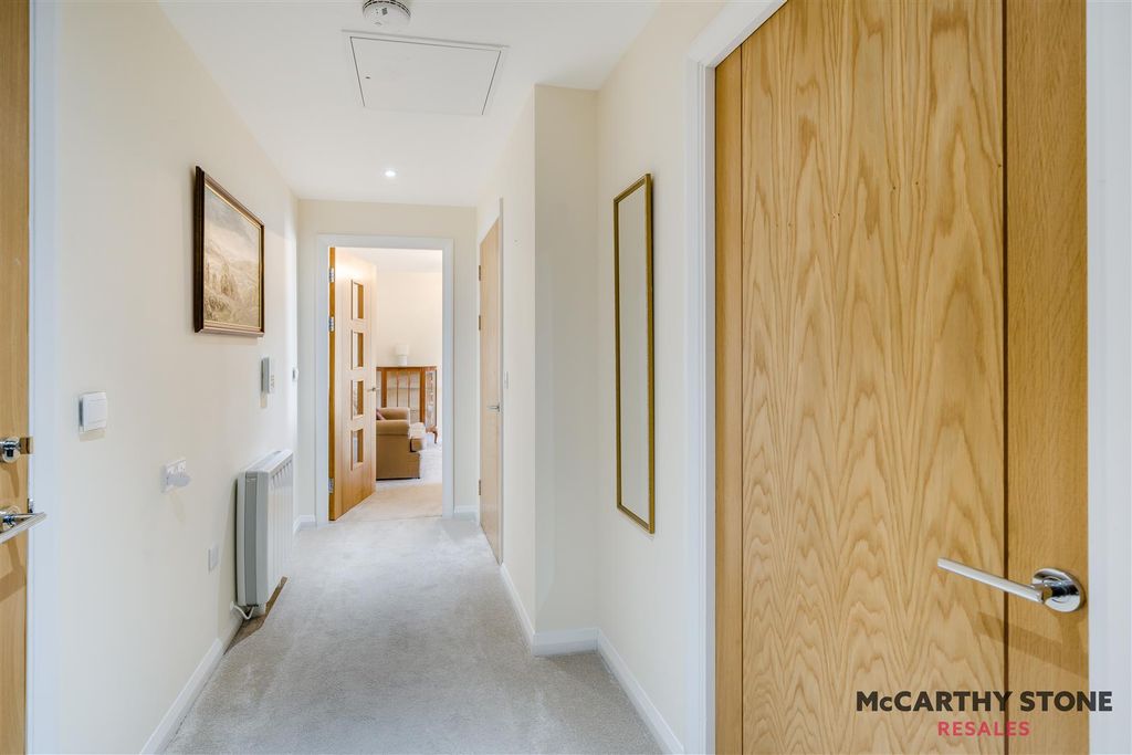 Property photo 2 of 29 8606869-Interior06.Jpg