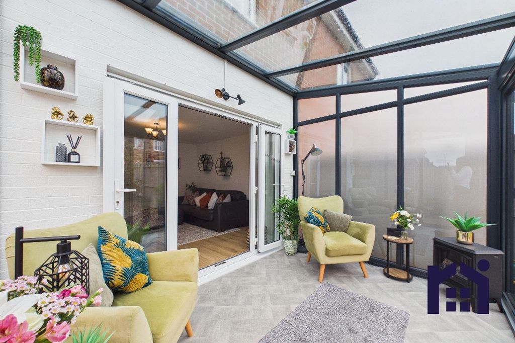 Property photo 2 of 27 Garden Room