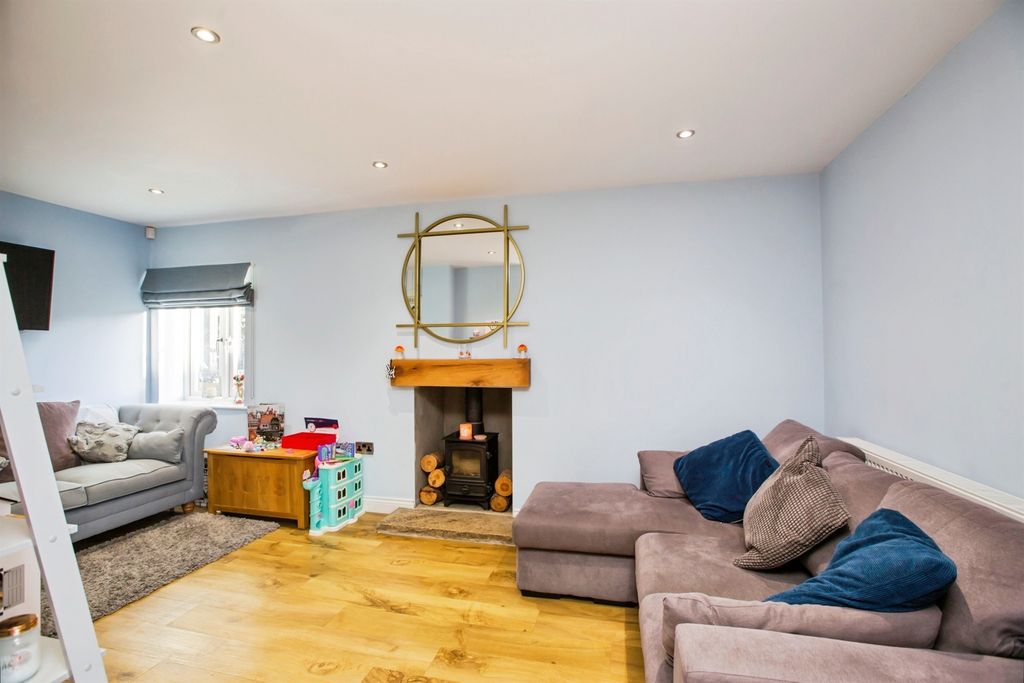 Property photo 3 of 19