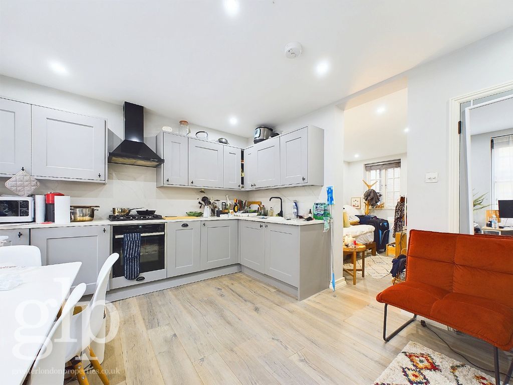 Property photo 2 of 15 962955
