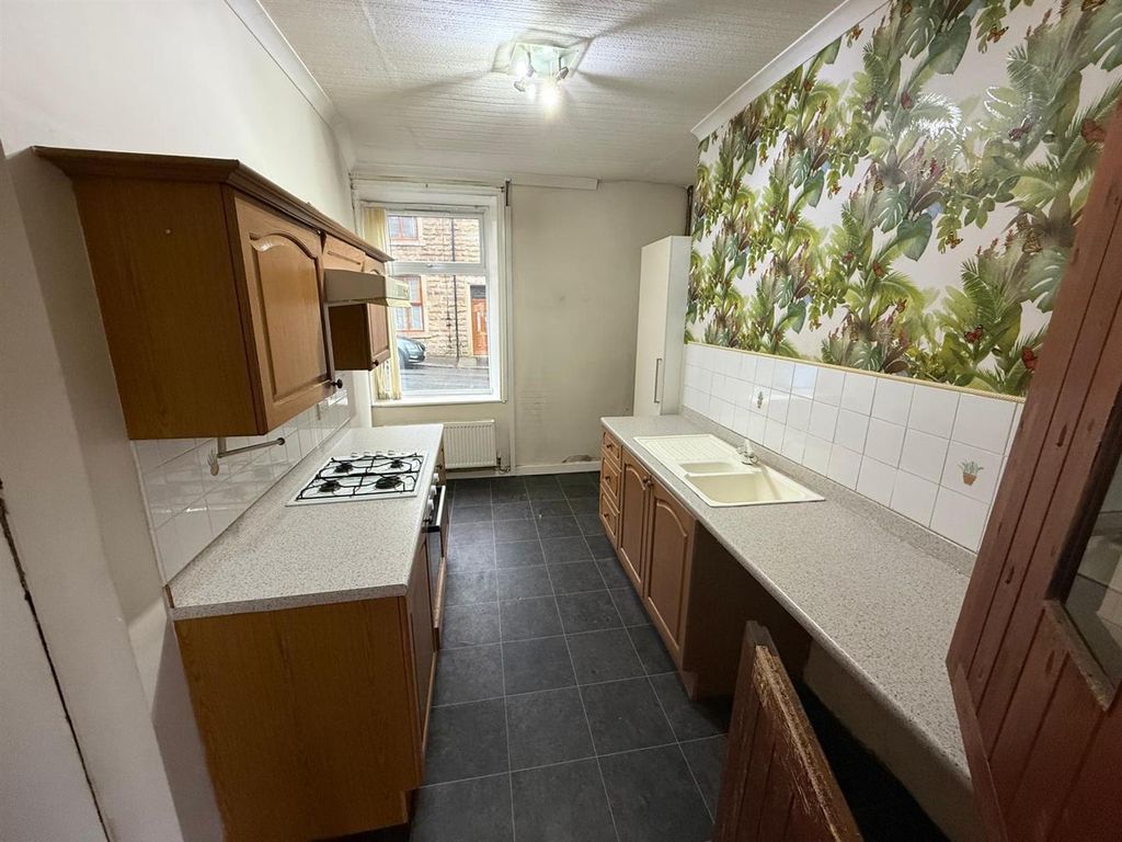 Property photo 2 of 18 Kitchen