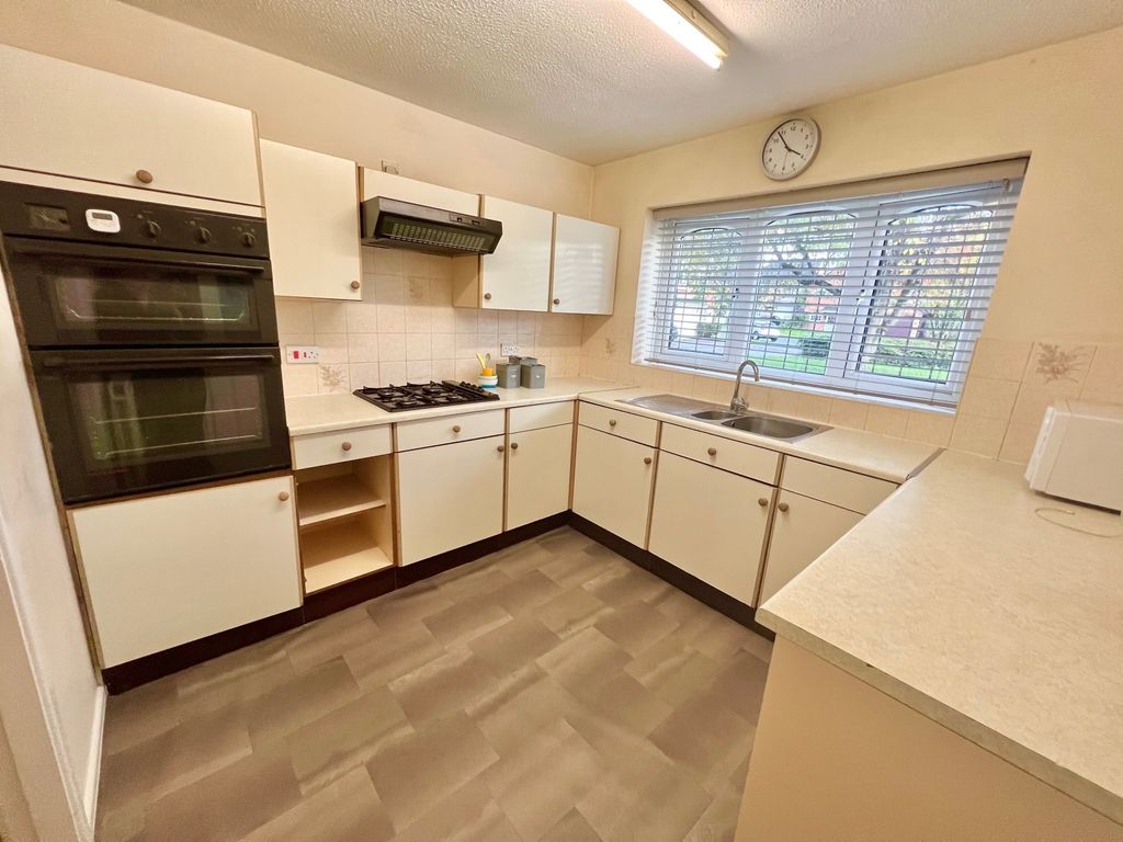 Property photo 3 of 16 Kitchen