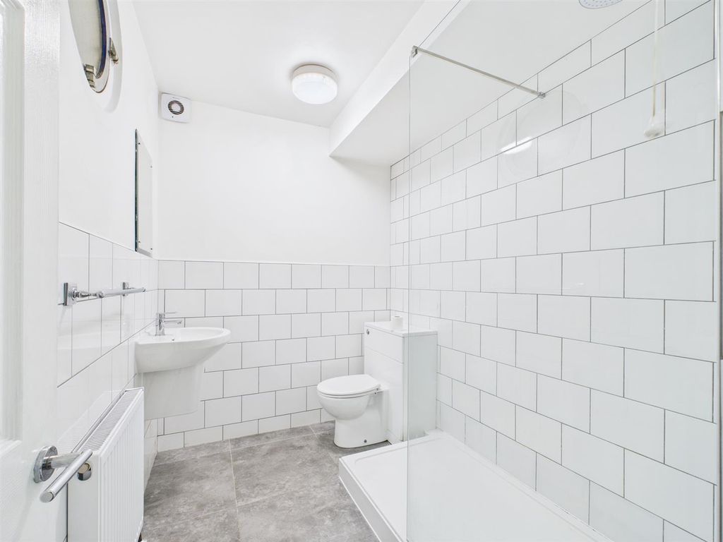 Property photo 1 of 11 Cam01968G0-Pr0204-Still004.Jpg