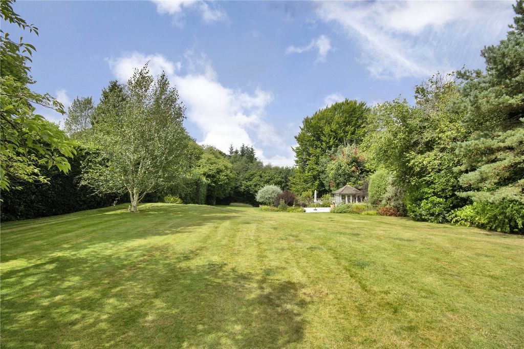 Property photo 2 of 19 Gardens