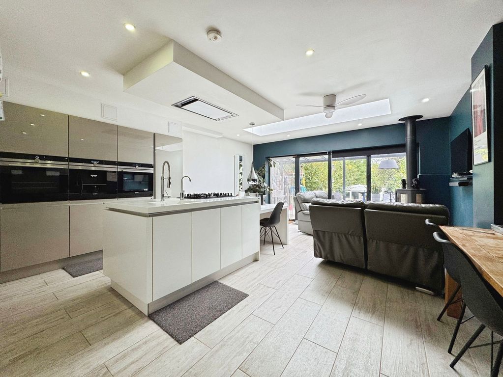 Property photo 2 of 18 Kitchen/Lounge/Dining Area