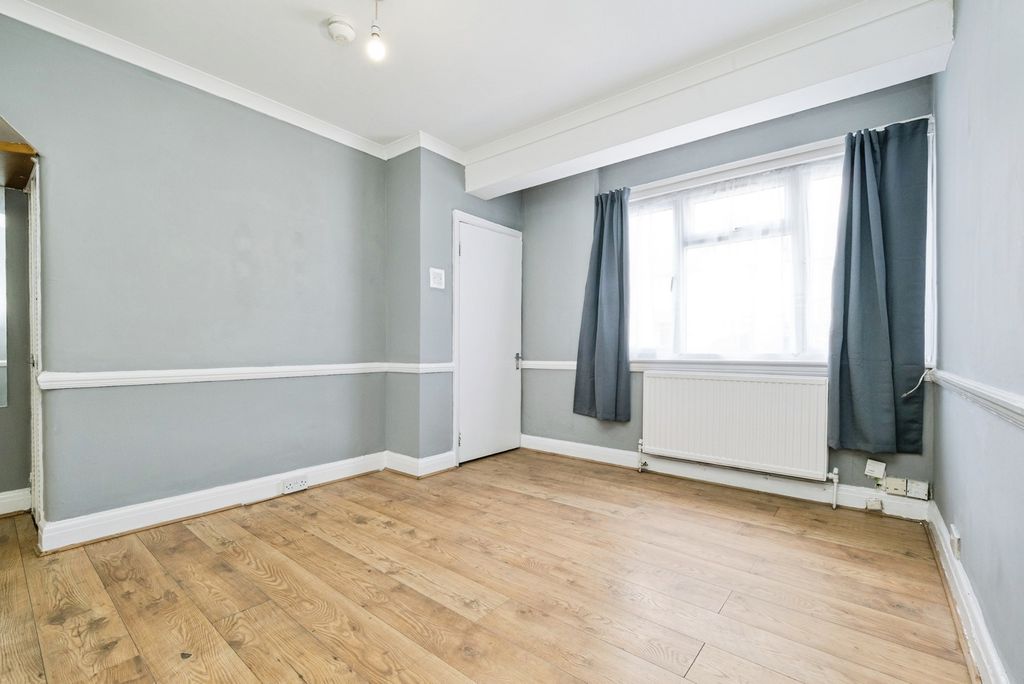 Property photo 3 of 17 Photo