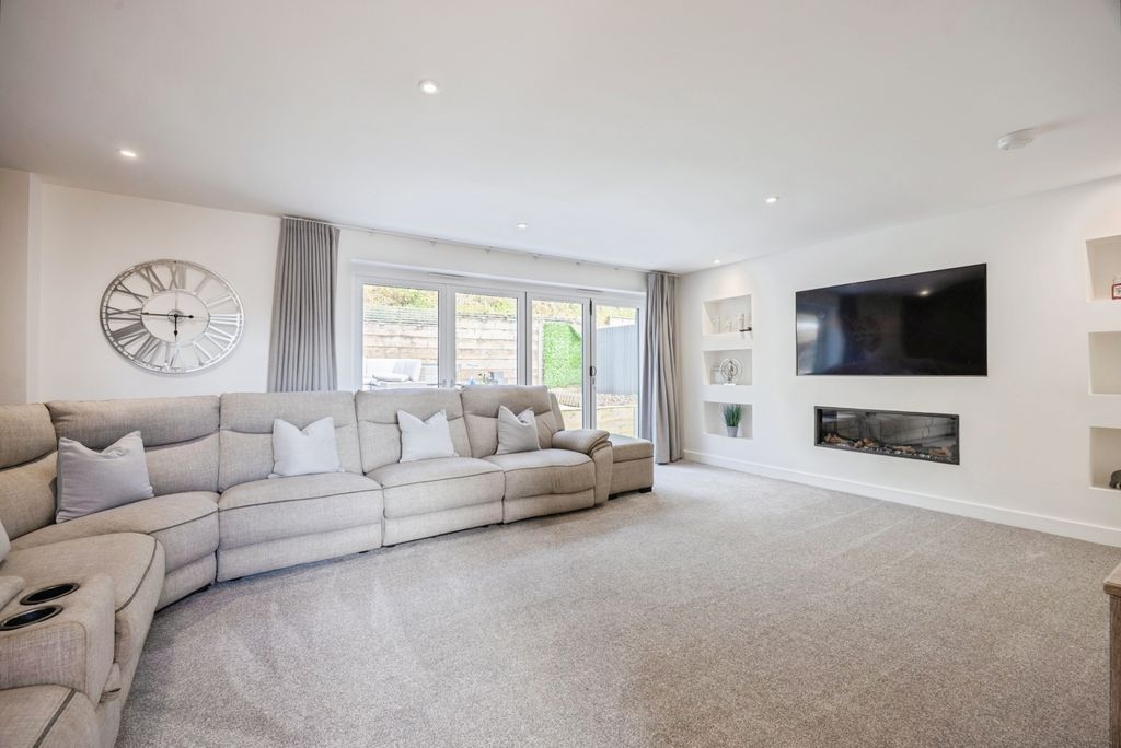 Property photo 3 of 27 Pbox-Img.Jpg