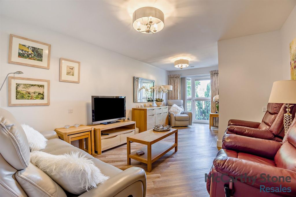 Property photo 2 of 14 8659698-Interior01-800.Jpg