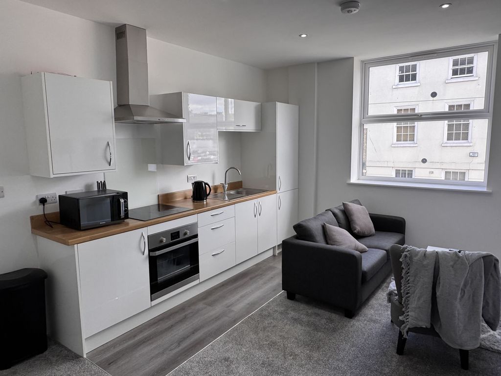 Property photo 2 of 12 Merchangt5857602-04-2026__18-26-56_Lounge_Kitchen.Jpg