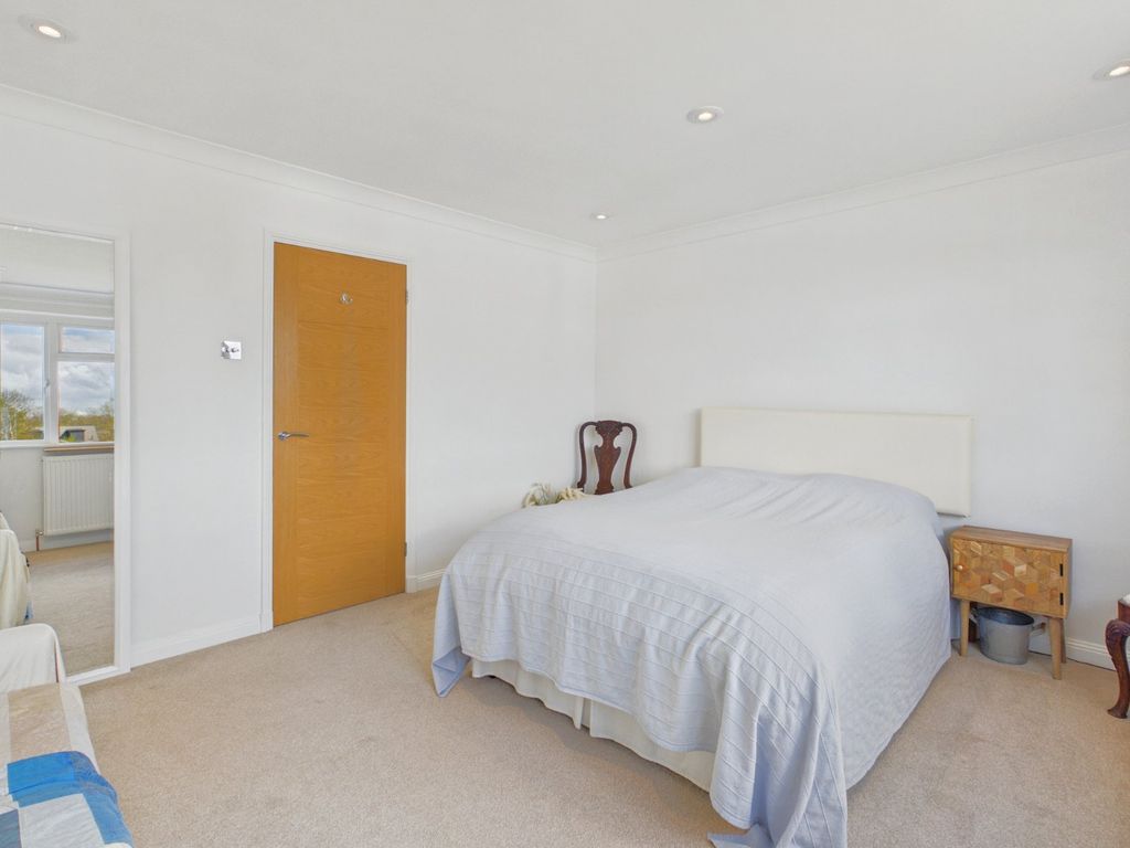 Additional image 11 of 2 bed flat for saleThe Broadway, Farnham Common, Buckinghamshire SL2