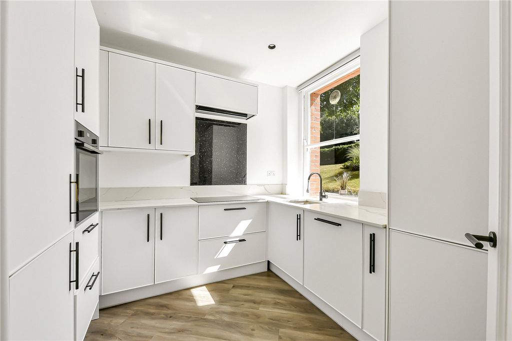 Property photo 2 of 16 Picture No. 28