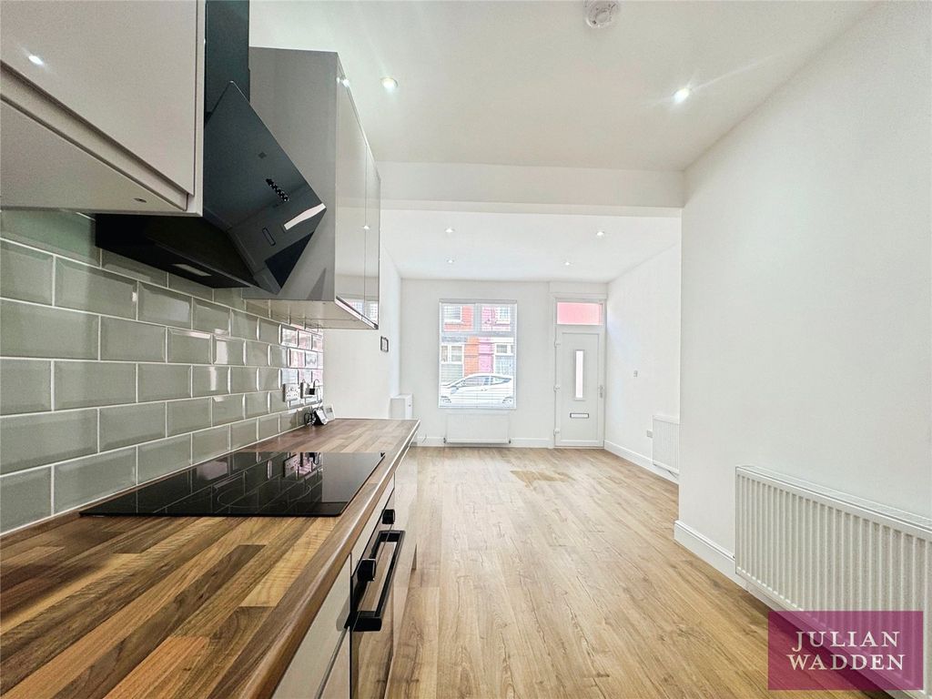 Property photo 3 of 14 Picture No. 06