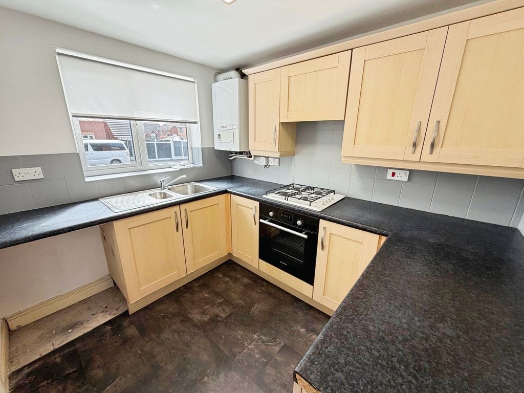 Property photo 3 of 13 Kitchen