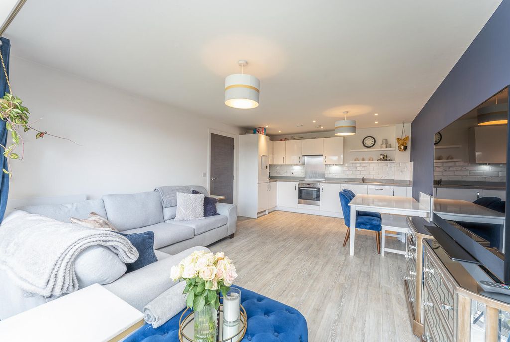 Property photo 1 of 10 Living Room