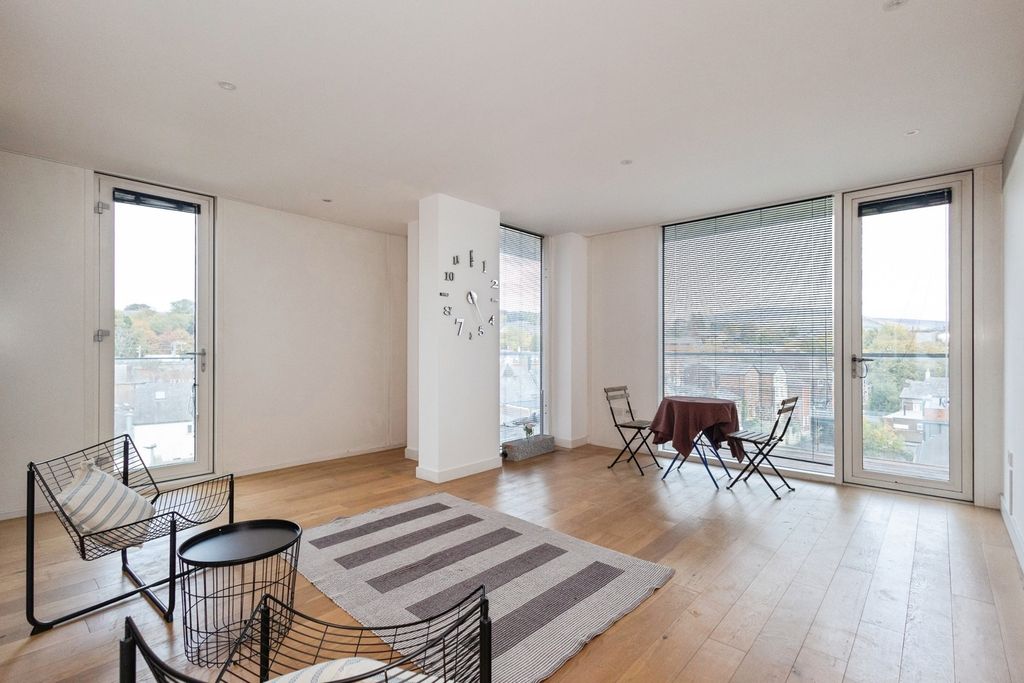 Property photo 3 of 18 Photo