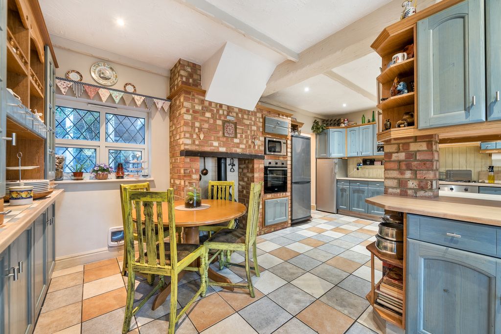 Property photo 2 of 58 Picture No. 11