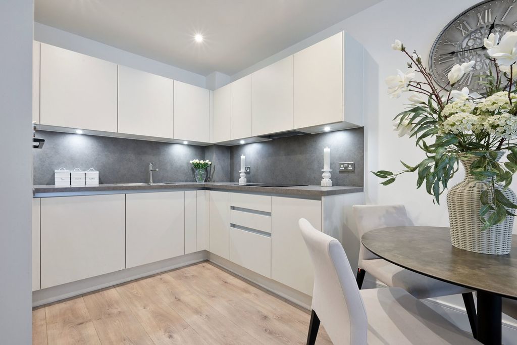 Additional image 6 of 2 bed flat for sale1 Eden Place, Oxted RH8