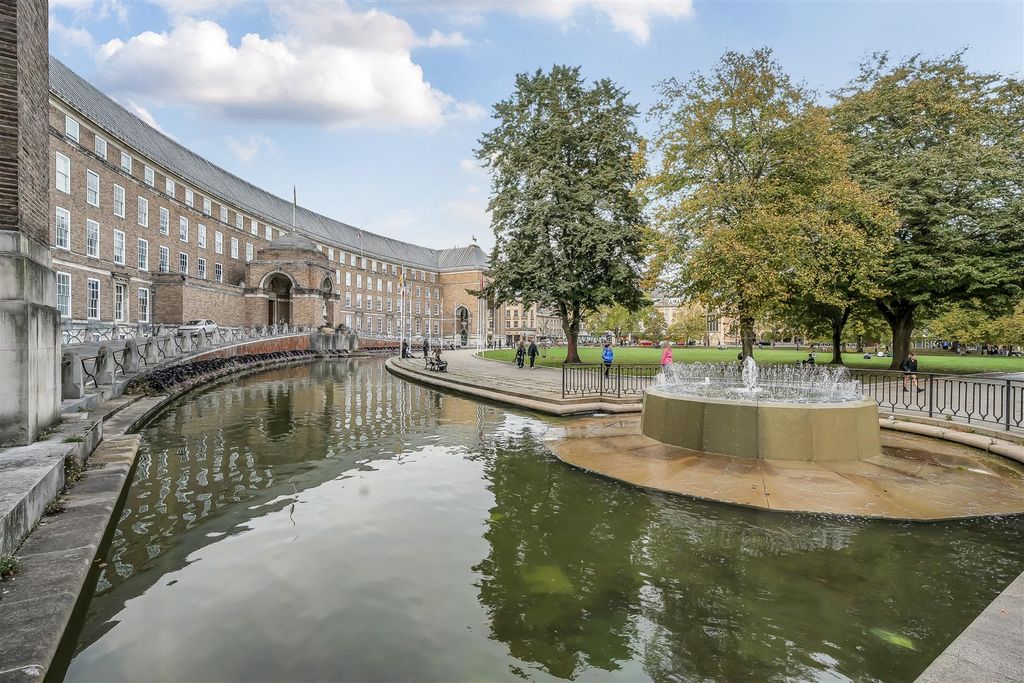 Property photo 2 of 16 Hollis Morgan Residential Sales