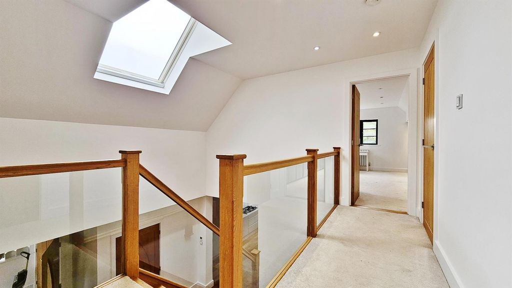 Property photo 3 of 40 Gallery Landing