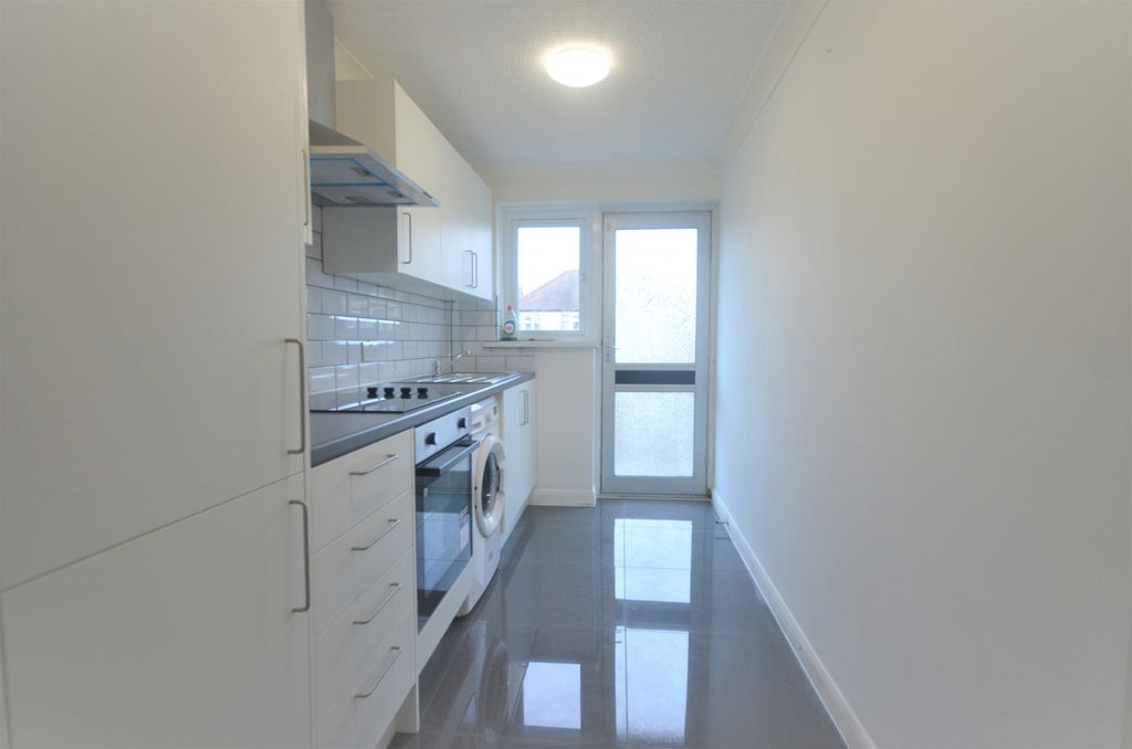 Property photo 1 of 11 One Bedroom First Floor Flat