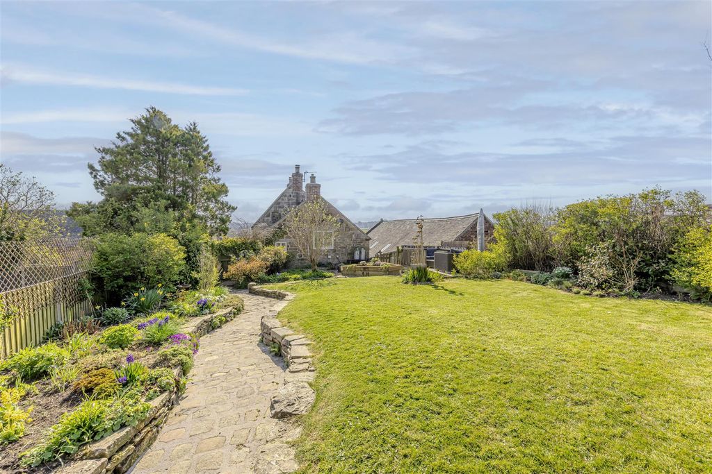 Property photo 2 of 54 Gardens