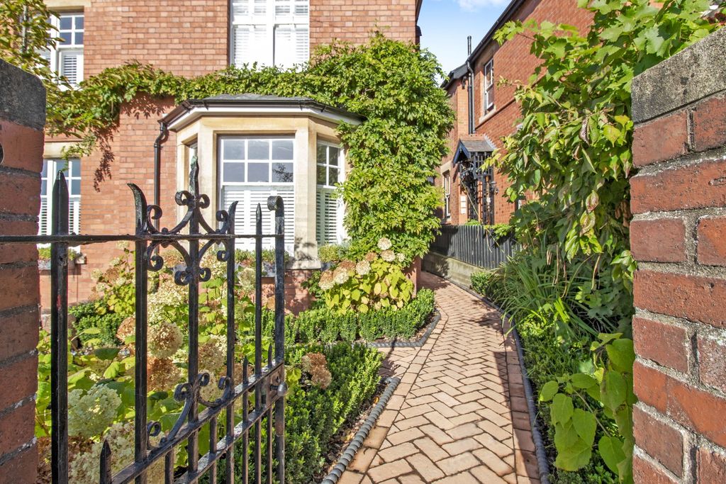 Property photo 2 of 16