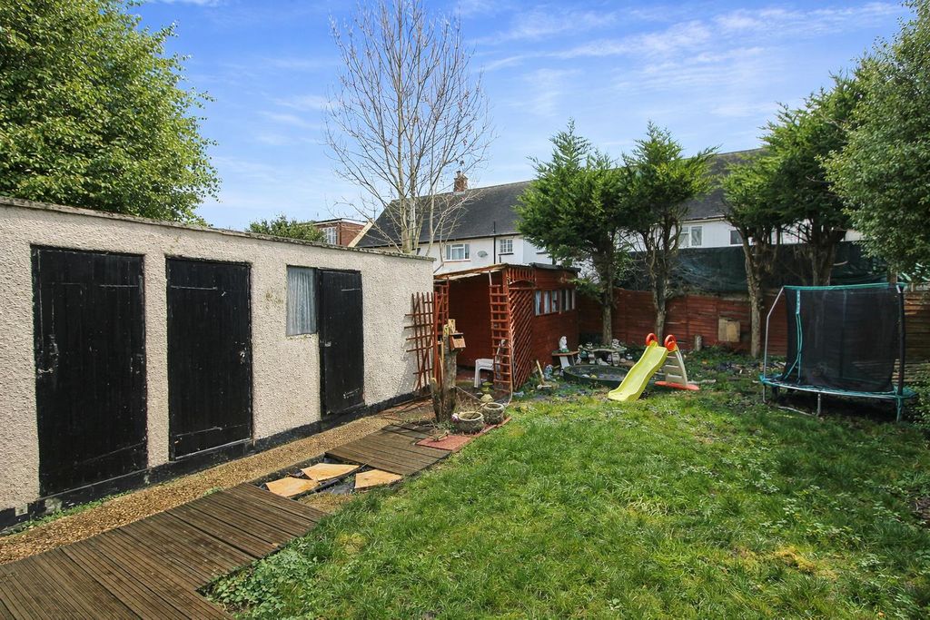 Property photo 3 of 20 Garden2