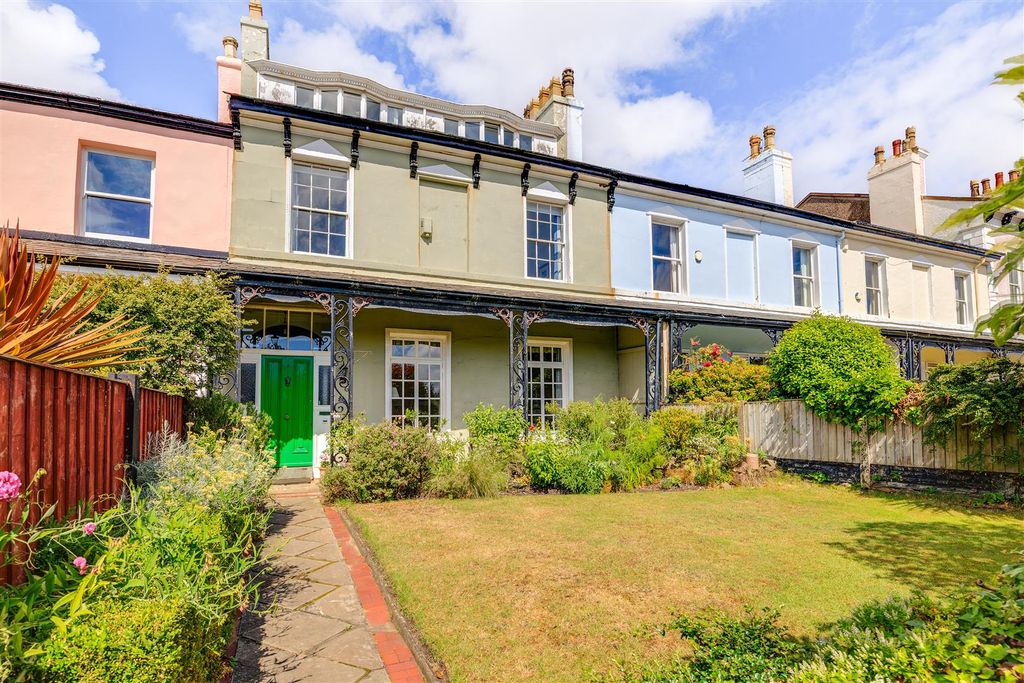 Property photo 2 of 47 6 Marine Terrace_4.Jpg