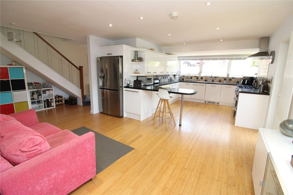 Property photo 2 of 25 Picture No. 20