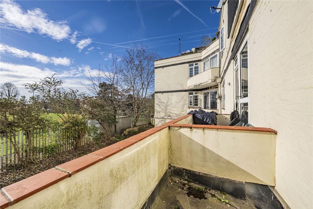 Property photo 3 of 8 Picture 3