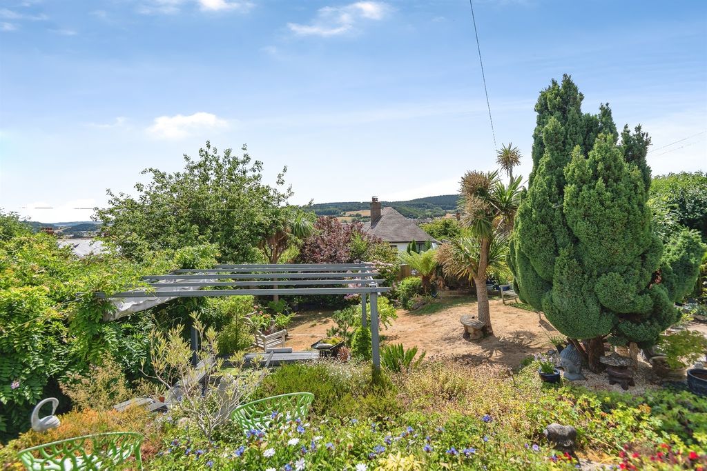 Property photo 2 of 21