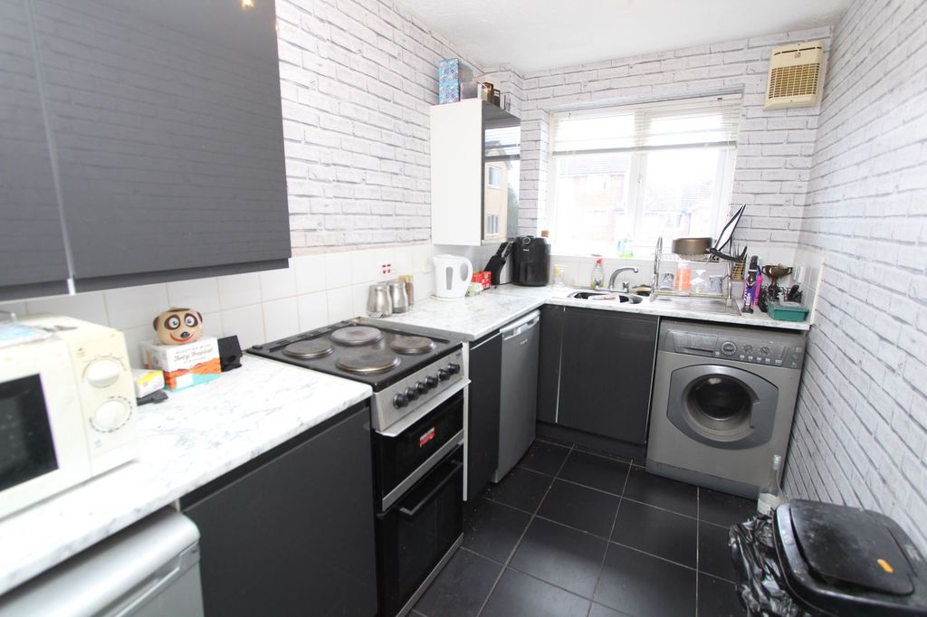 Property photo 2 of 6