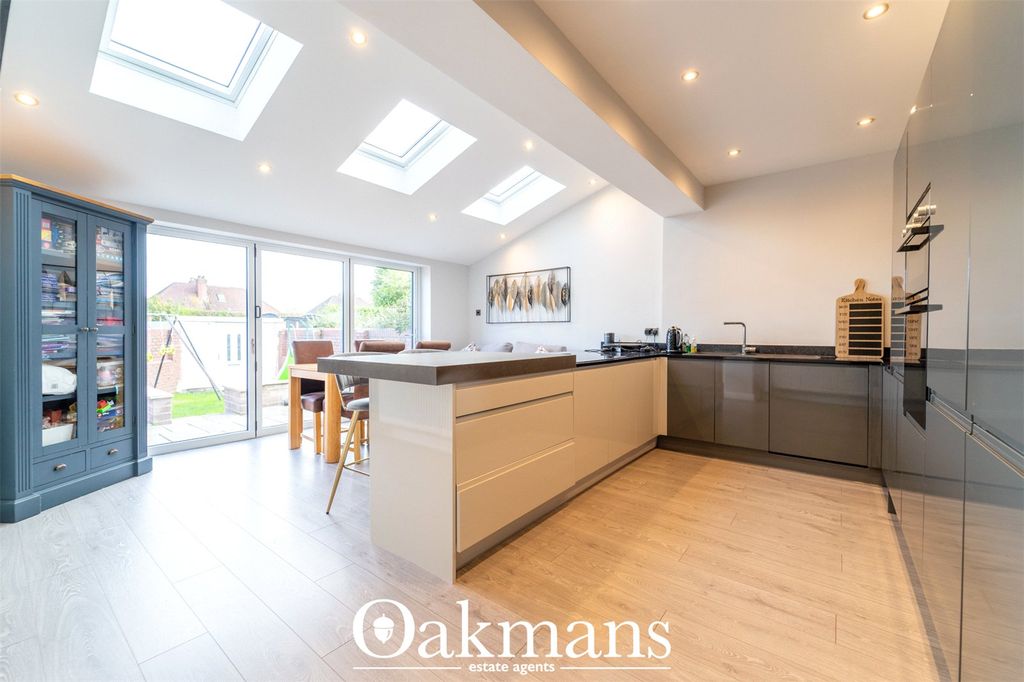 Property photo 2 of 34 Picture No. 18