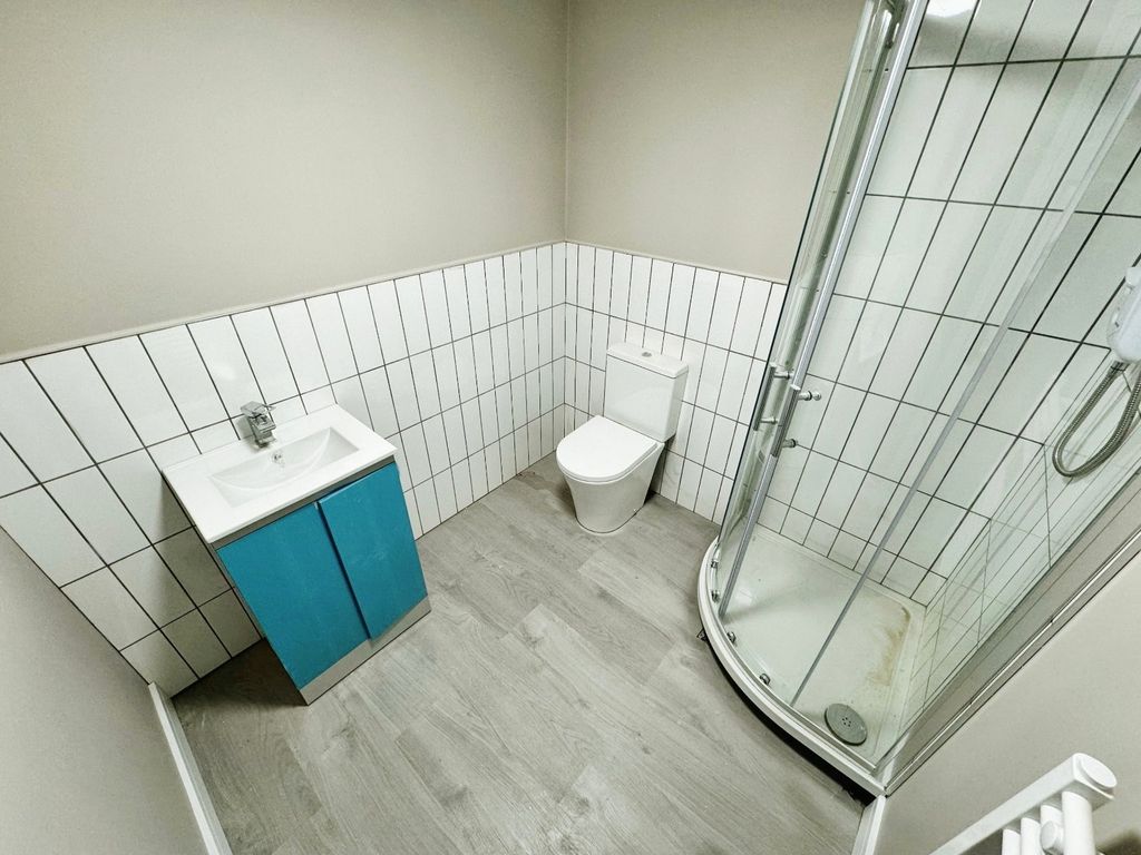 Property photo 3 of 7 Bathroom