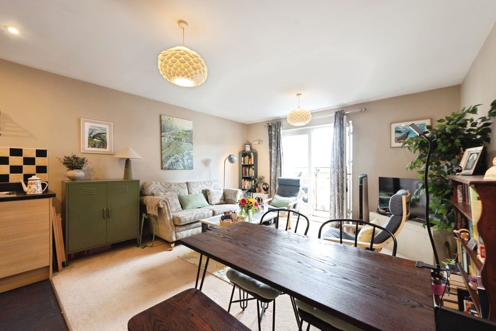 Property photo 3 of 13 Pbox-Img.Jpg