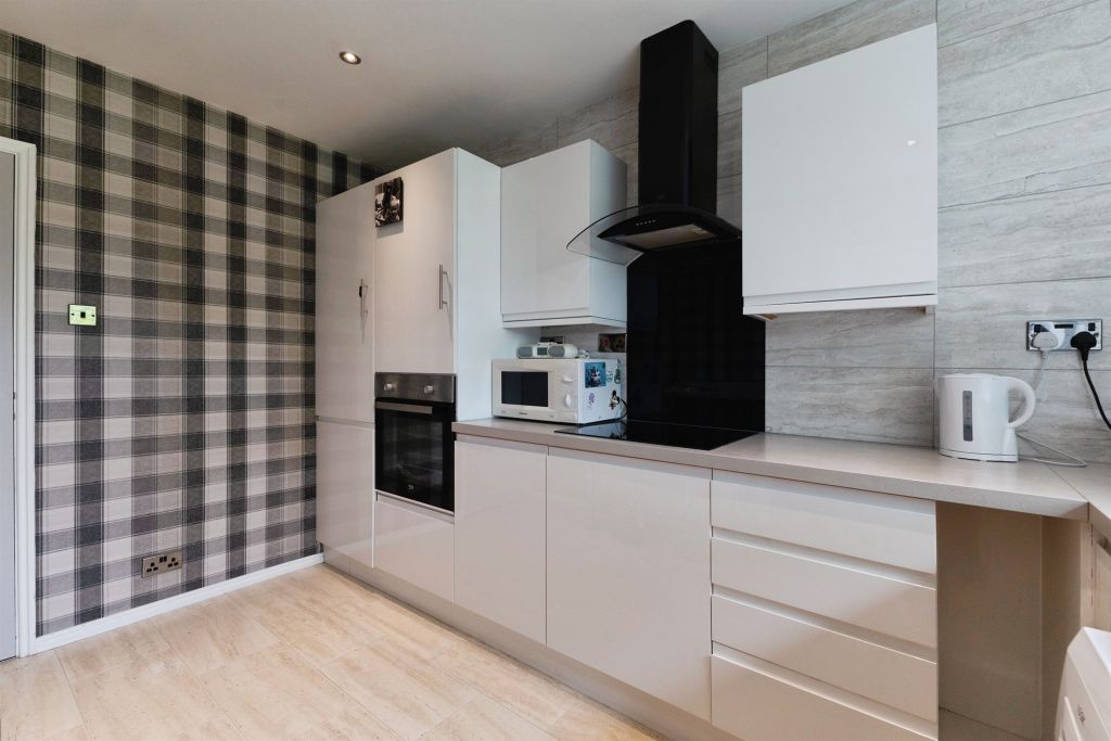 3 bed flat for saleThe Crescent, Middlesbrough TS5 photo 4