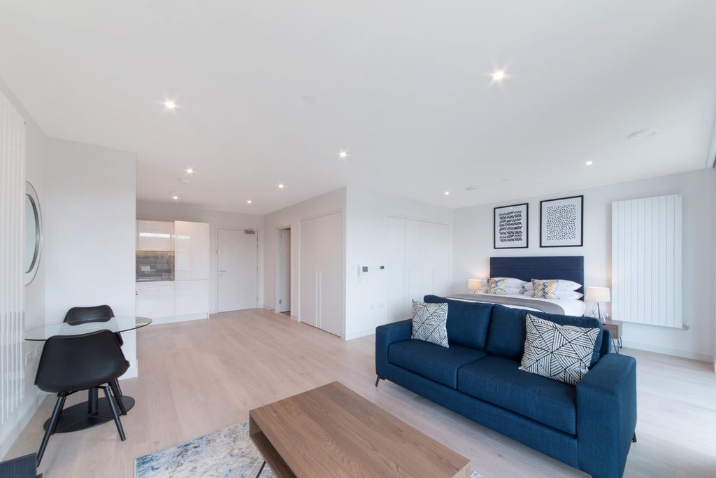 Property photo 3 of 8