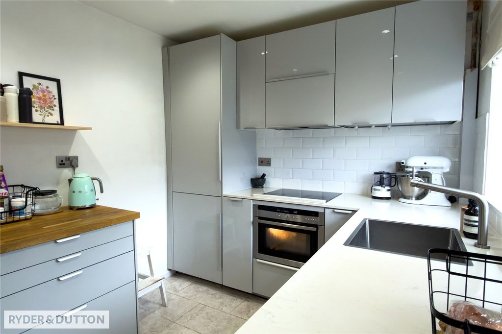 Property photo 3 of 15 Kitchen